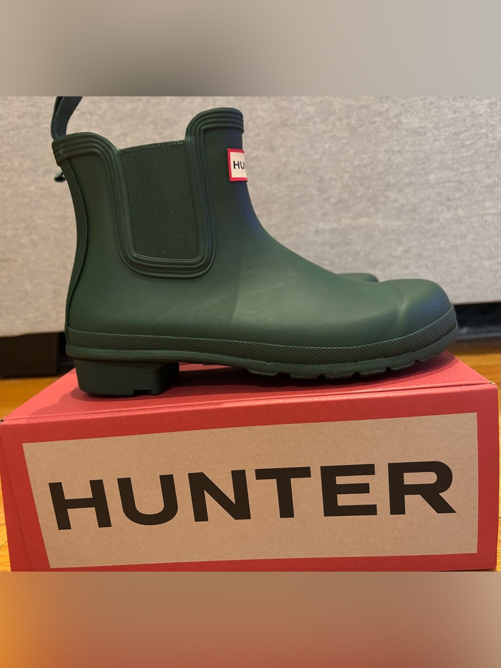 Hunter Orginal Chelsea boots. Hunter green. Size 8 - Picture 2 of 5